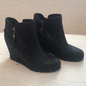 UGG Myrna dark brown leather booties size 8